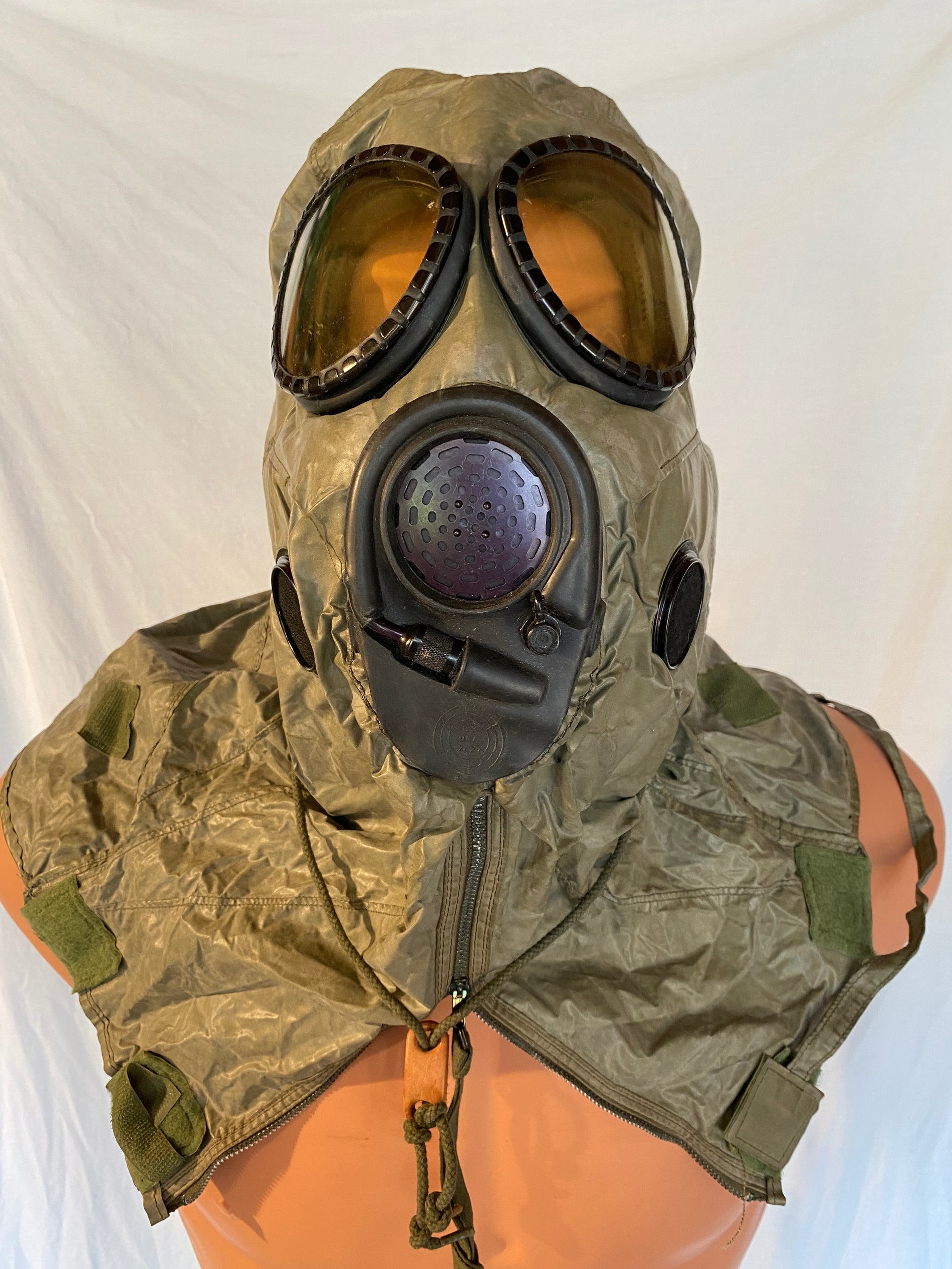 US Army Issue M17 Series Protective Gas Mask Size Medium W/Hood