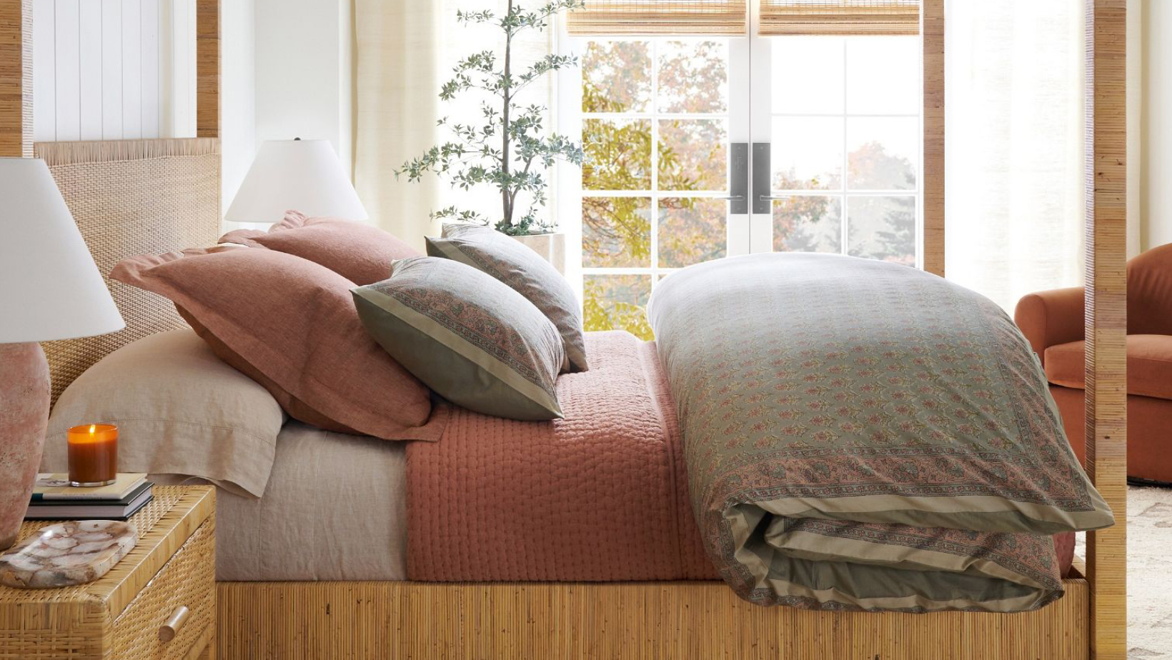 How to Keep Warm and Stylish: Selecting an Autumn Comforter Set