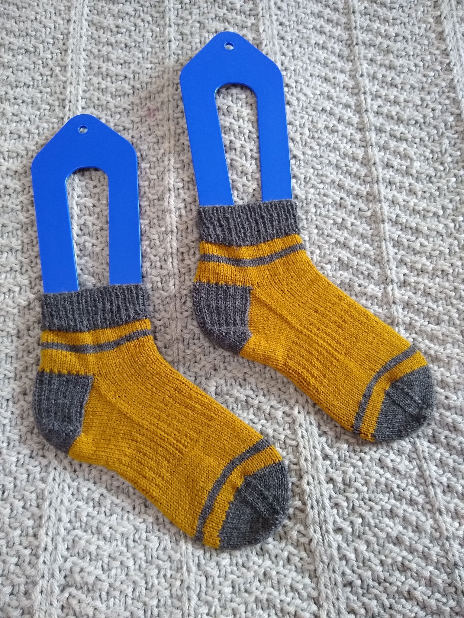 Sporty Shorty Socks - KNITTING PATTERN – Perfectly Knotted