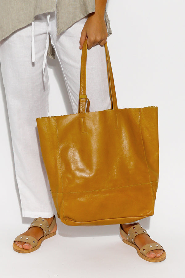 tan leather handbag