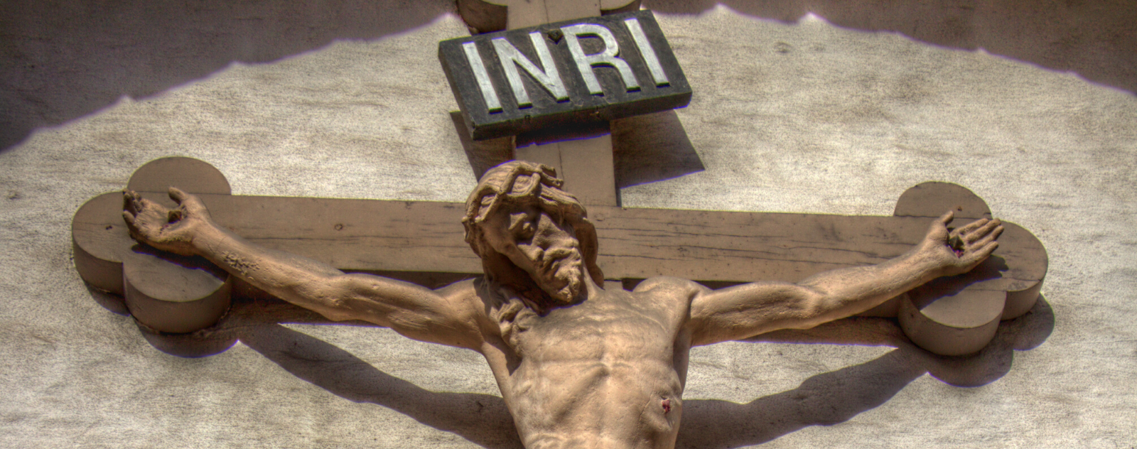 inri abbreviation on the cross