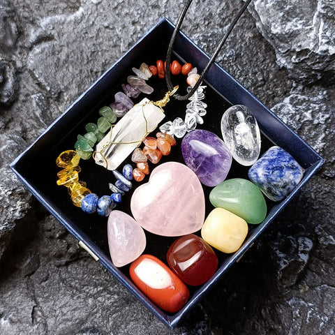 CHAKRA BOX - Set für Meditation mit Steinen, Armband und Kristall-Anhä