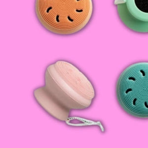 https://cdn.shopify.com/s/files/1/0115/1647/7497/products/lather-me-up-silicone-body-scrubber-lemon-lavender-the-pretty-hot-mess-pink-magenta-808_300x.jpg