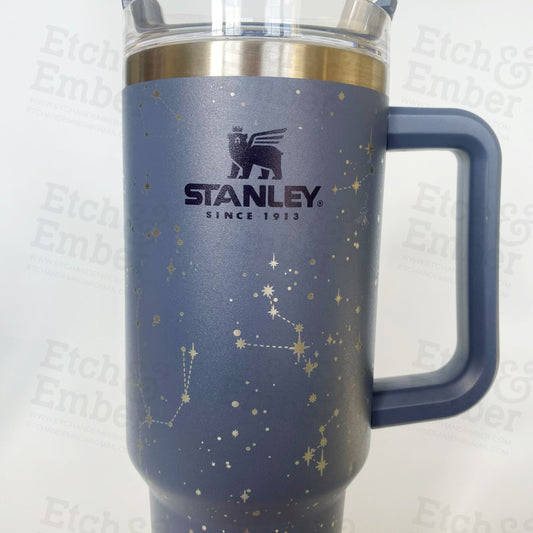 https://cdn.shopify.com/s/files/1/0115/1683/7945/files/nightsky-landscape-custom-stanley-adventure-quencher-40-oz-tumbler-dusk-tumblers-446.jpg?v=1684995611&width=533