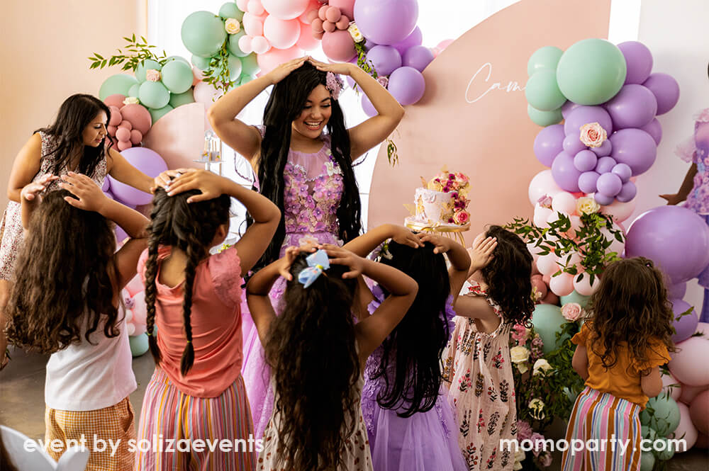 Girl's-Encanto-Birthday-Party-Princess-Circle-Time_Momo-Party