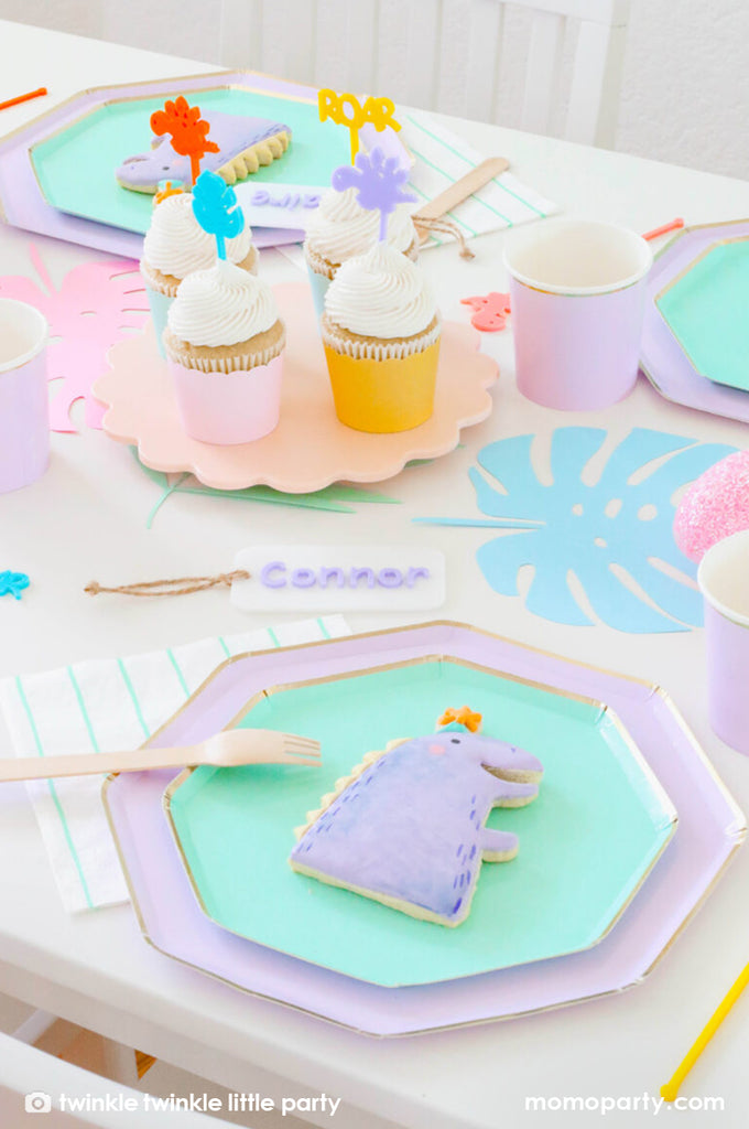 Girl's Dinosaur Birthday Party Ideas_Momo Party_Kid's Table Setup