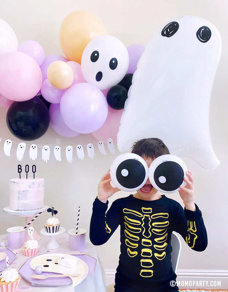 Kids Halloween Ideas Friendly-Eyeball-Balloons by Momo Party