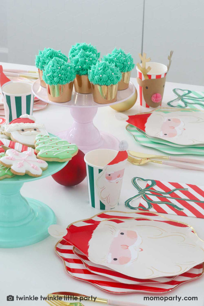 Momo-Party-Christmas-Party_Cupcakes-Jolly-Santa-Plates