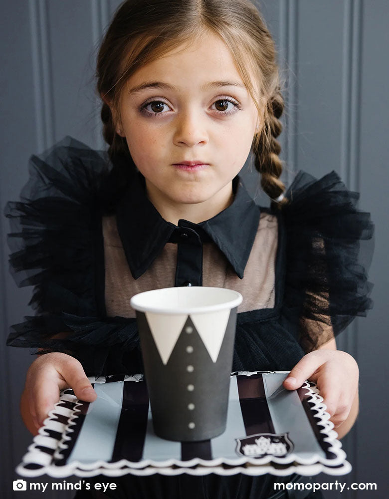 Momo-Party-Wednesday-Addams Themed-Halloween-Party