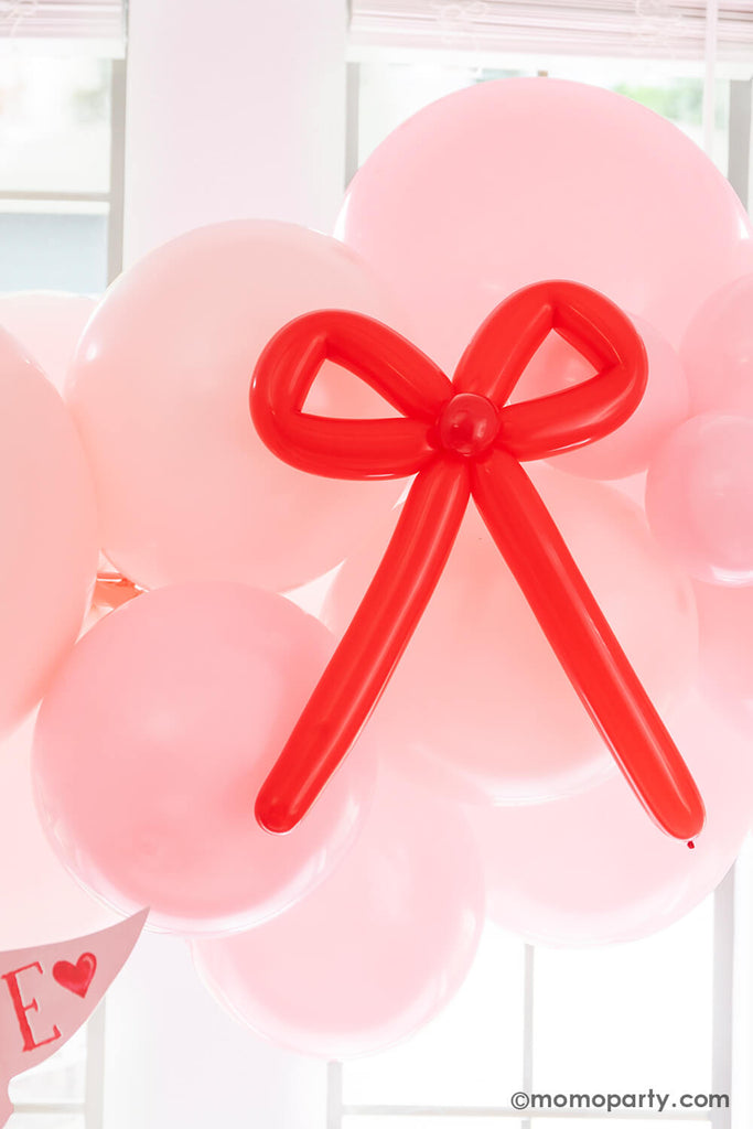 Momo-Party_A-Bow-Themed-Valentine's-Day-Party_Bow-Balloon DIY