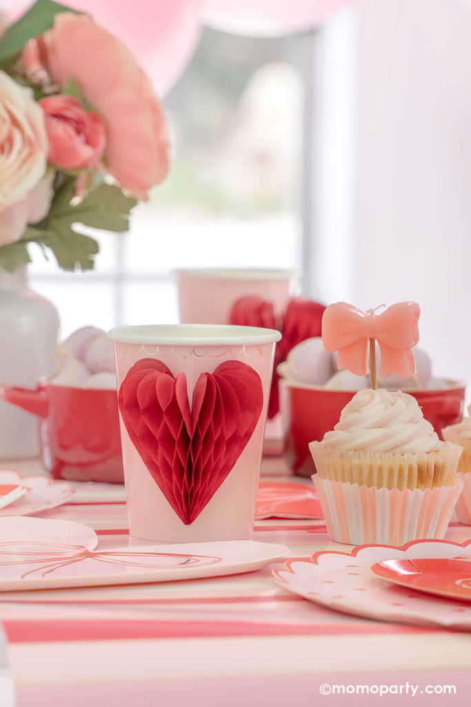 Momo-Party_A-Bow-Themed-Valentine's-Day-Party_Honeycomb Heart Party Cups