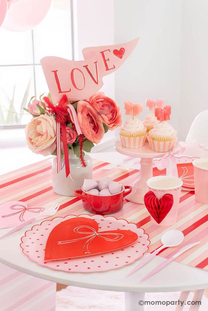 Momo-Party_A-Bow-Themed-Valentine's-Day-Party_Table-Setting Ideas
