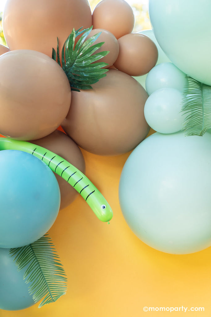 Momo-Party_Bug-Themed-Birthday-Party_Balloon Animal Worm