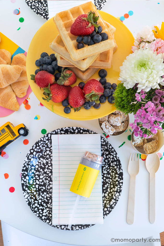 Momo-Party_First Day of School Breakfast Ideas_Back-to-School-Party_Table-Top-with-ART-SCHOOL-Black-Plate