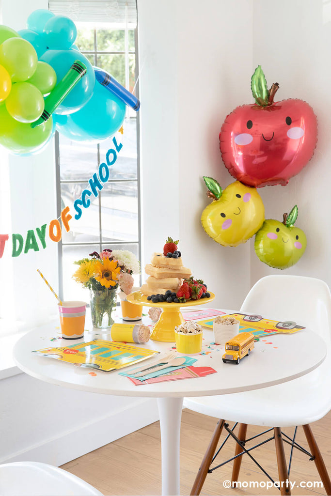 Momo-Party_First Day of School Breakfast Ideas_Back-to-School-Party_Table-with-Apple-stacker-foil-balloon