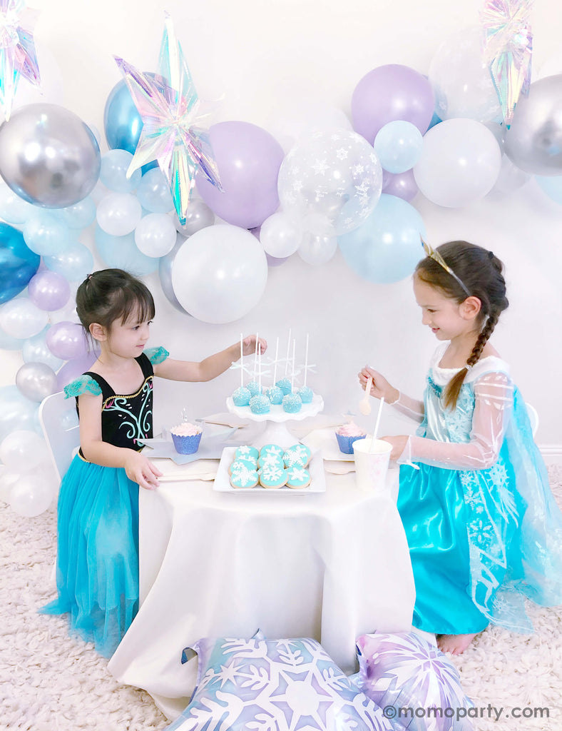 Momo-Party_Disney Frozen-Inspired Birthday Party Girls dressed up as Elsa-and-Anna