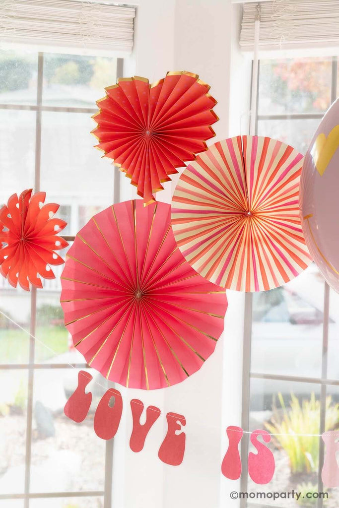 Momo-Party_Groovey-Valentine's-Day-Party_Party-Fans Decoration