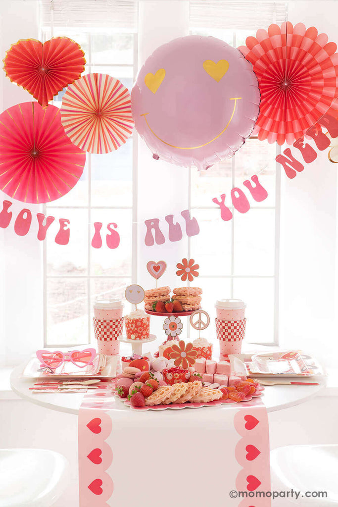 Momo-Party_Groovey-Valentine's-Day-Party_Setting the Stage Decoration Ideas