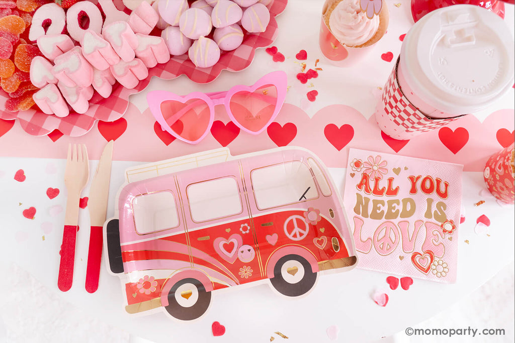 Momo-Party_Groovey-Valentine's-Day-Party_Retro VW Bus Shaped Plates Table Setting Ideas