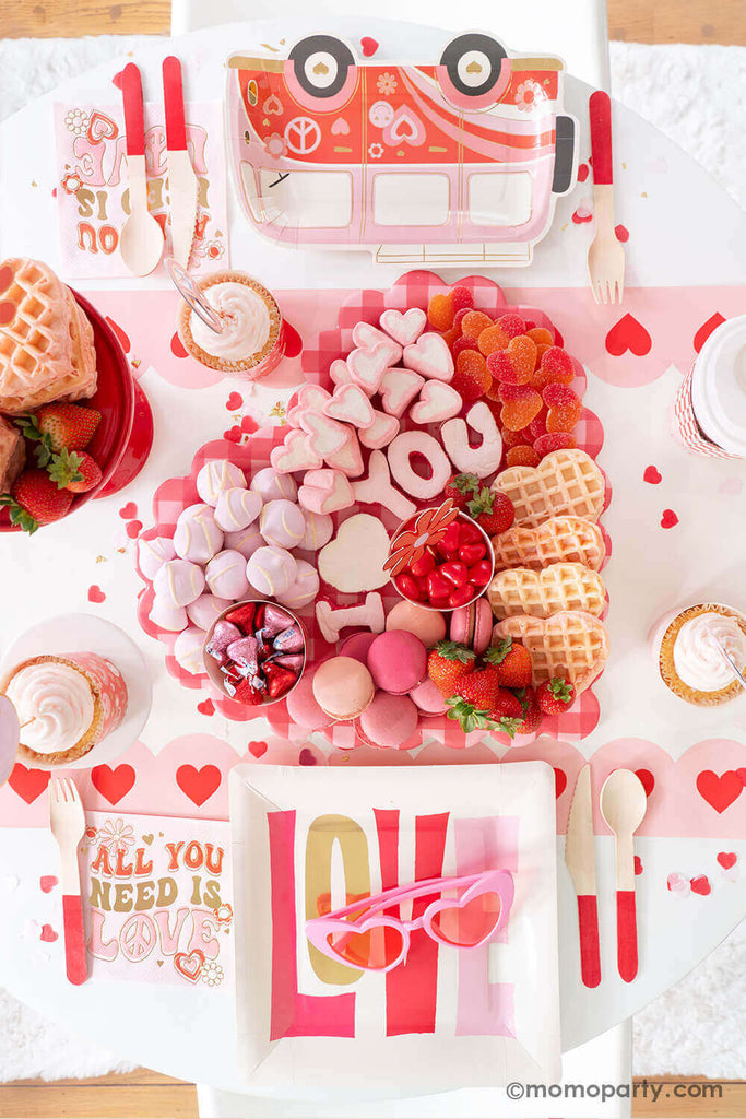 Momo-Party_Groovey-Valentine's-Day-Party_Heart Shaped Sweets Board Tablesetting Ideas