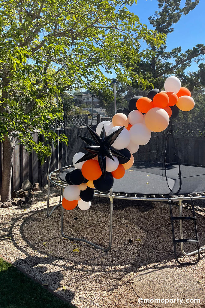 Momo-Party_Halloween-Themed Birthday_Party-Trampoline Balloon Garland