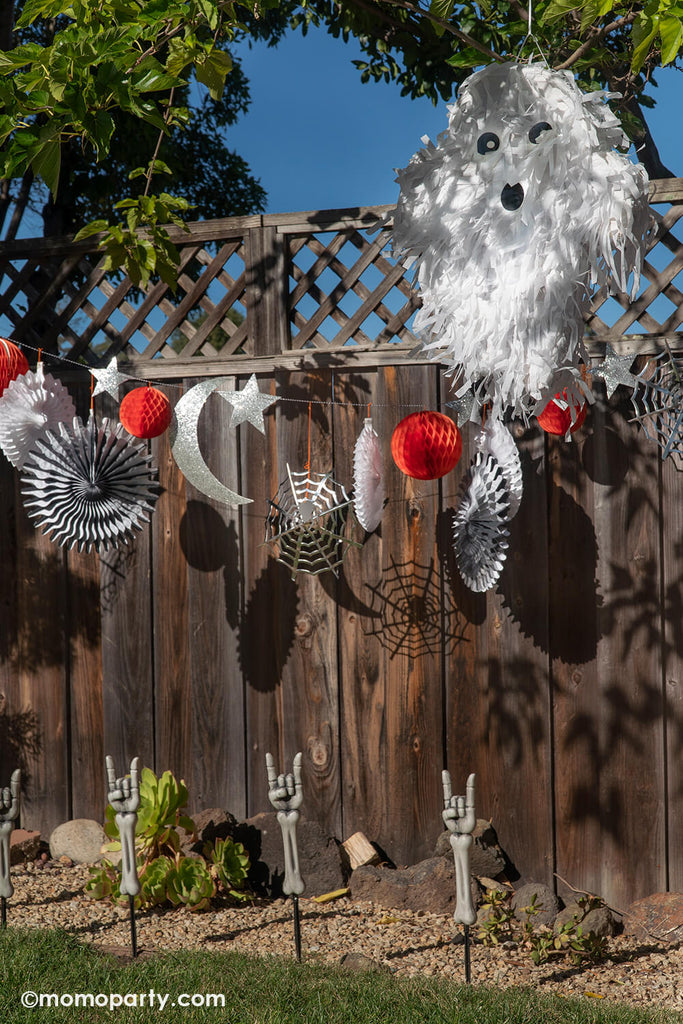 Momo-Party_Halloween-Themed Birthday Party_Halloween-honeycomb-Garland-with-pinata