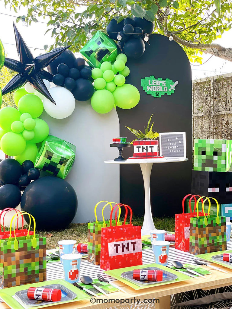 Momo-Party_Minecraft-themed-Birthday-Party-Ideas_Table-Set-up