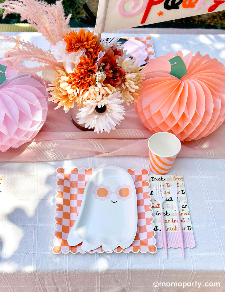 Momo-Party_Pink Pastel Halloween Party_One Groovy Ghoul_Sunny Ghost Plates_Tablescape