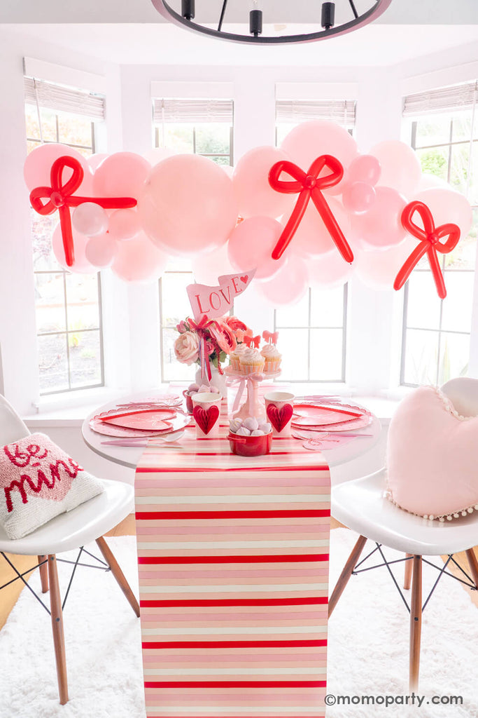 Momo-Party_A-Bow-Themed-Valentine's-Day-Party_Balloon Garland Decoration Set Up