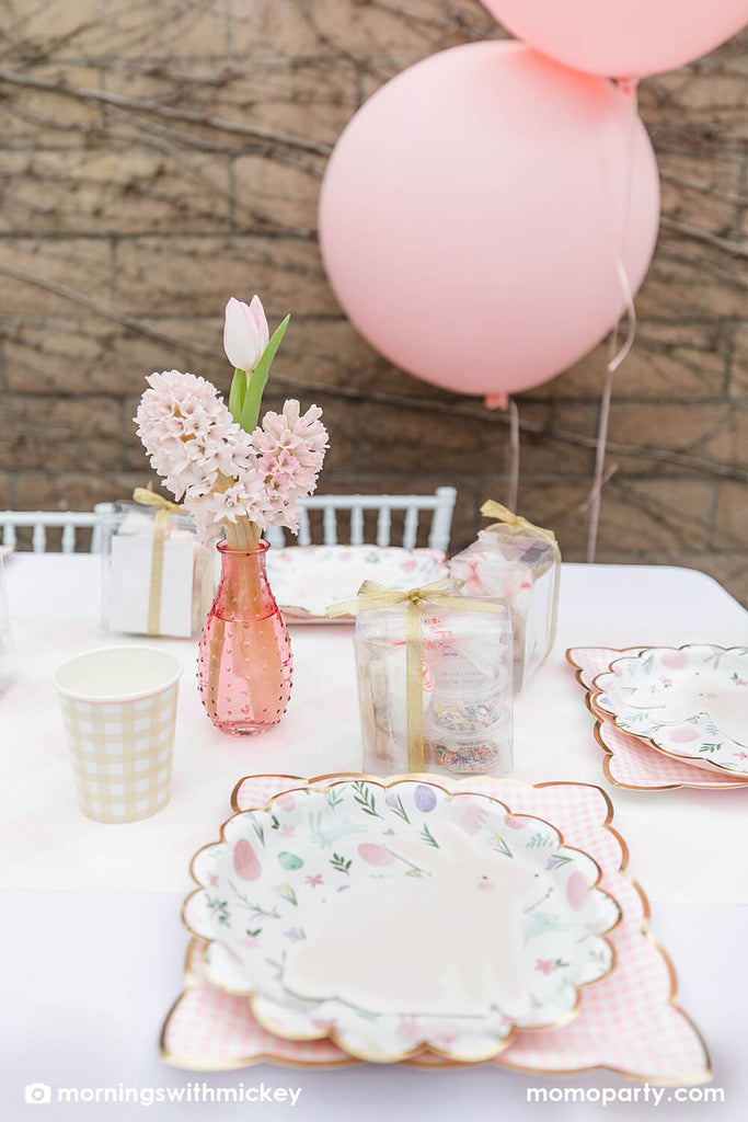 Momo Party_Baby girl's first birthday party Kid's Tablescape
