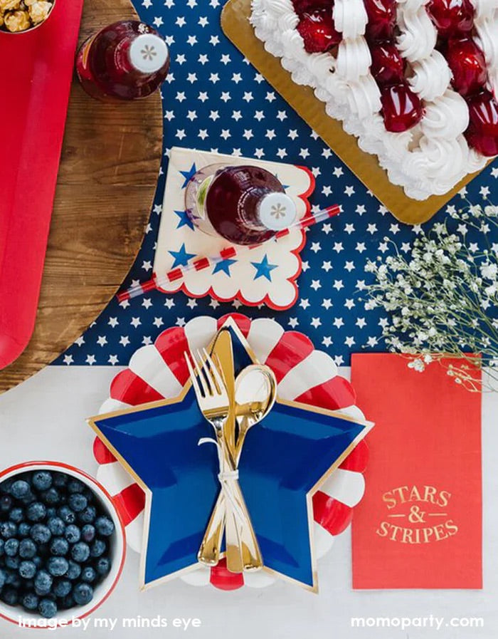 My-Minds-Eye_Americana_Blue-Star-Shaped-Gold-Foiled-Plate-with-circus-plates_Momo Party
