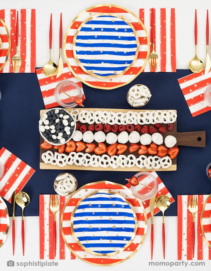 Sophistiplate_patriotic-confetti-table-setting_top-view_Momo Party