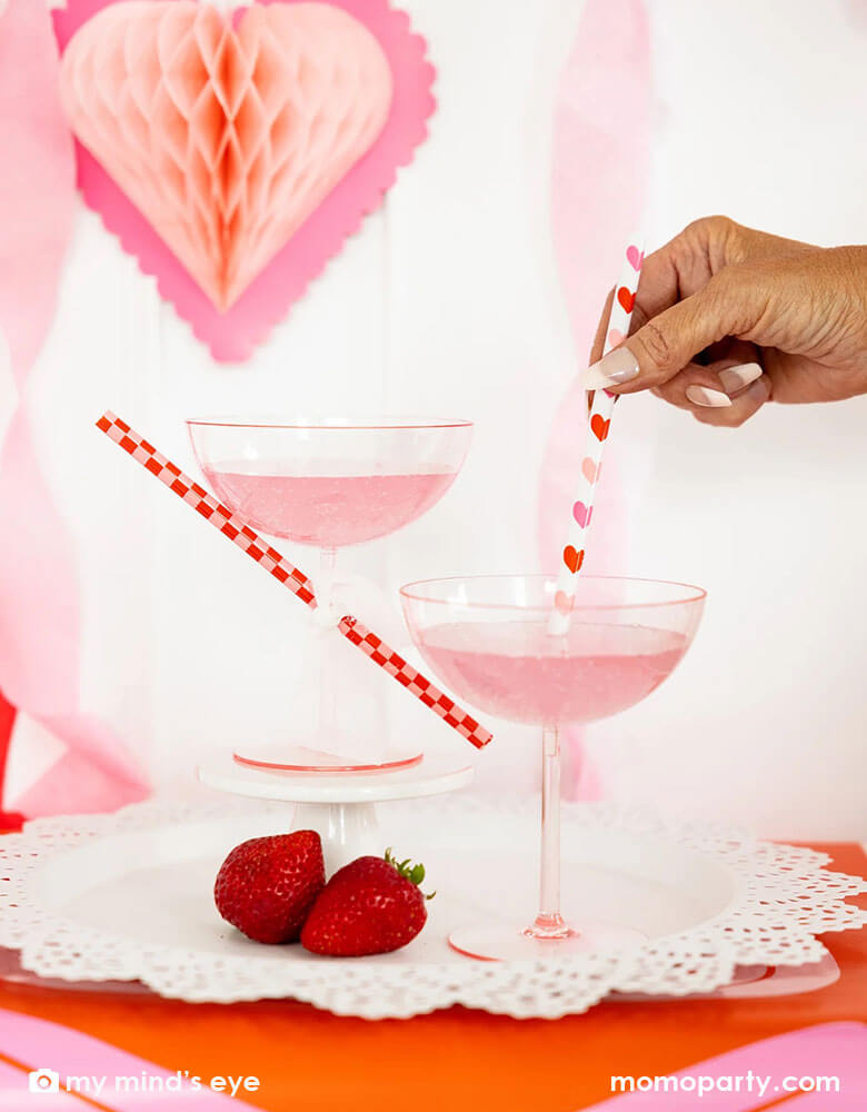 https://cdn.shopify.com/s/files/1/0115/4056/1978/files/Valentine_s-Day-Party_Heart-You-Reusable-Straws_Momo-Party.jpg?v=1703645747&width=780