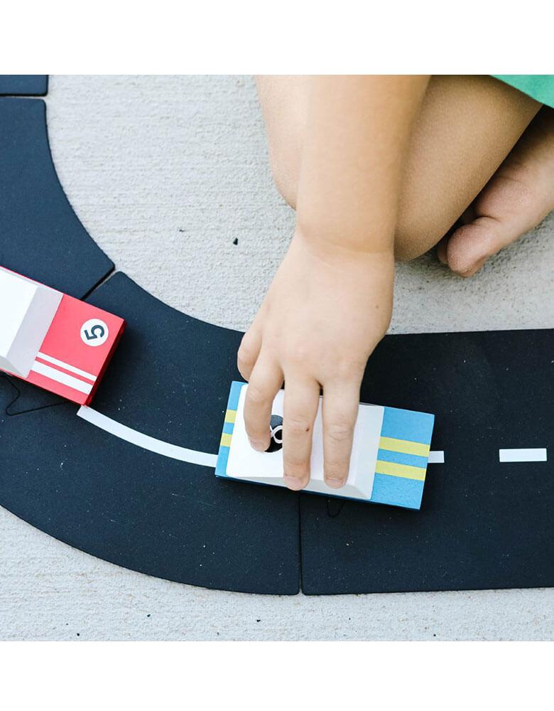 1 Roll Road Kids Tape, Road Kids Tape Checkered Flag Race,Road Film, Adhesive Tape for Children, Toy Cars, Sticker Racetrack, Self-Adhesive Road (
