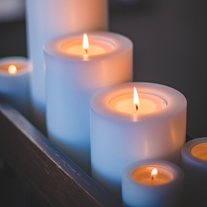 https://cdn.shopify.com/s/files/1/0115/9223/7122/articles/1.1._candle-safety.jpg?v=1621927056