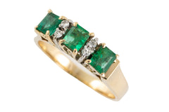 Jacqueline Kennedy: emerald and diamond "toi et moi" ring