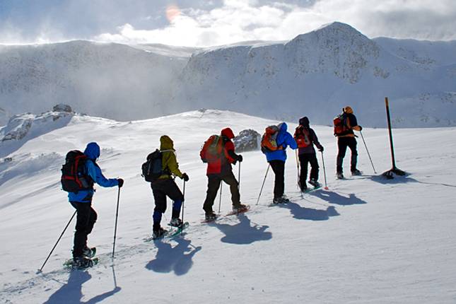 Consejos sobre ropa y equipo para caminatas en climas fríos