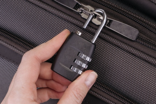 ¿Cuándo debe usar un candado para equipaje durante el viaje?