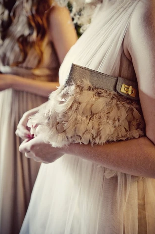 Wie trage ich eine Clutch?