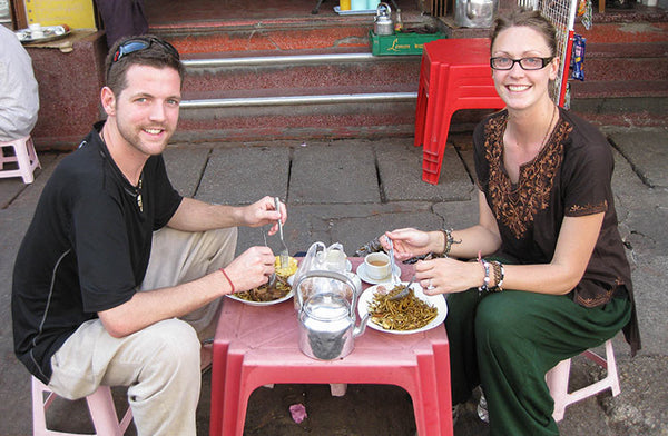 Wie kann man auf Reisen günstig essen?