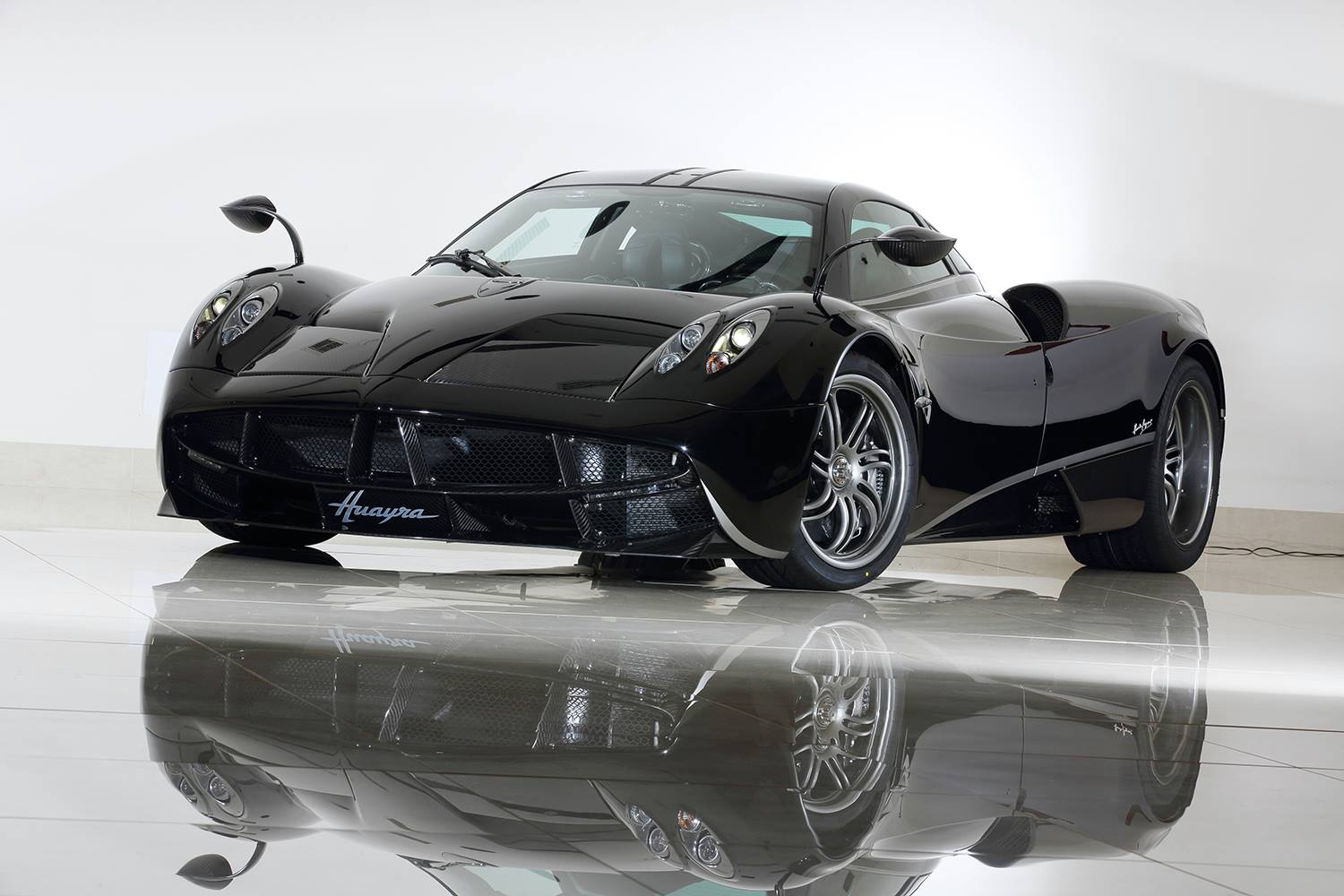 Pagani Huayra черная