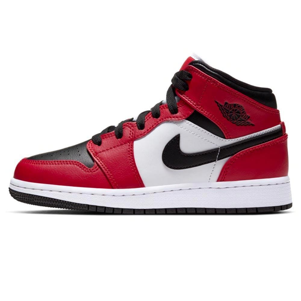 chicago jordan 1 mid black toe