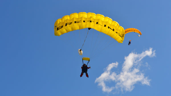 Tandem parachute in the air