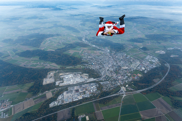 Der Nikolaus im freien Fall