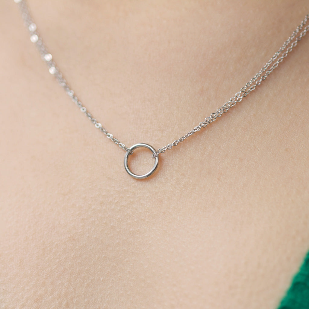 plain circle necklace