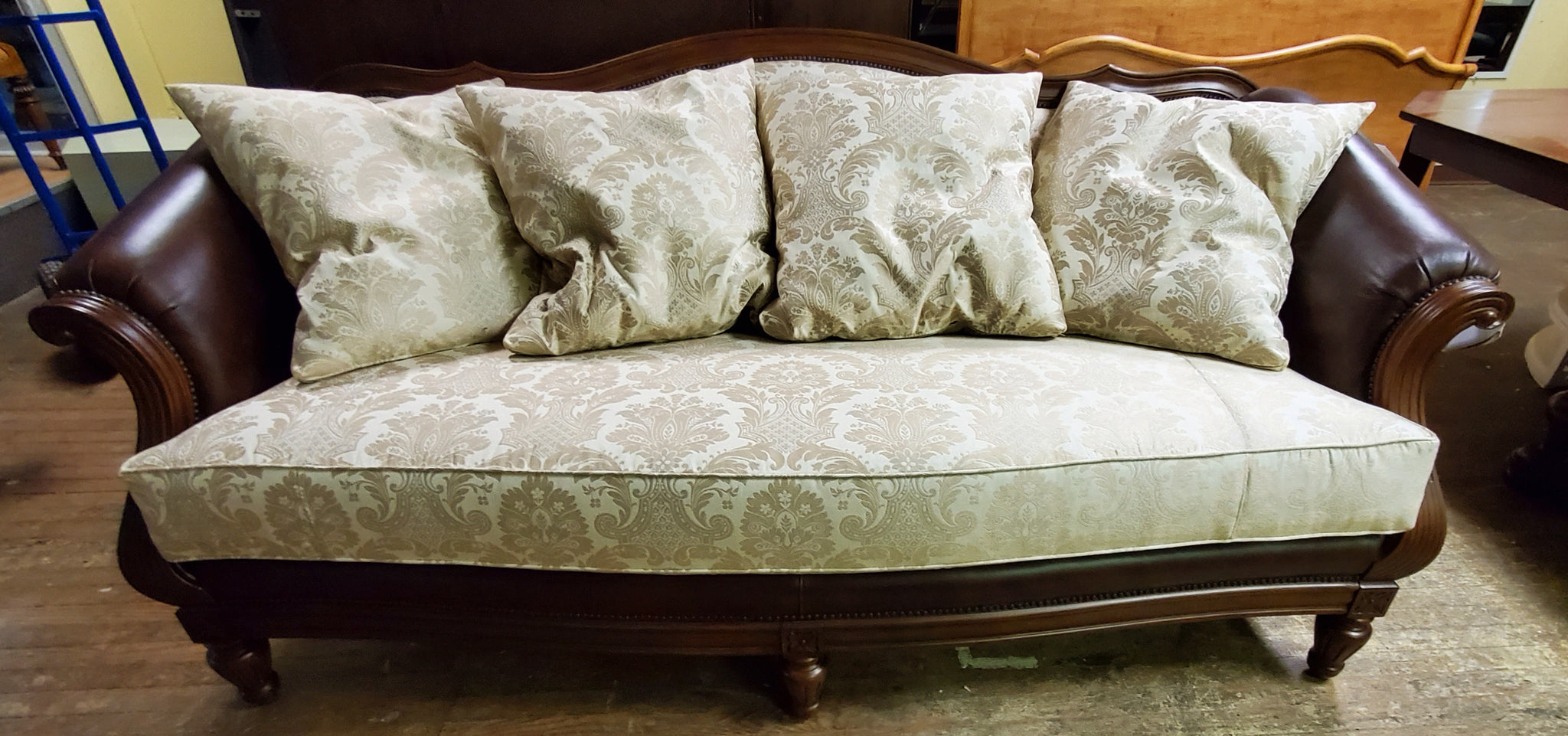 thomasville leather hemingway sofa