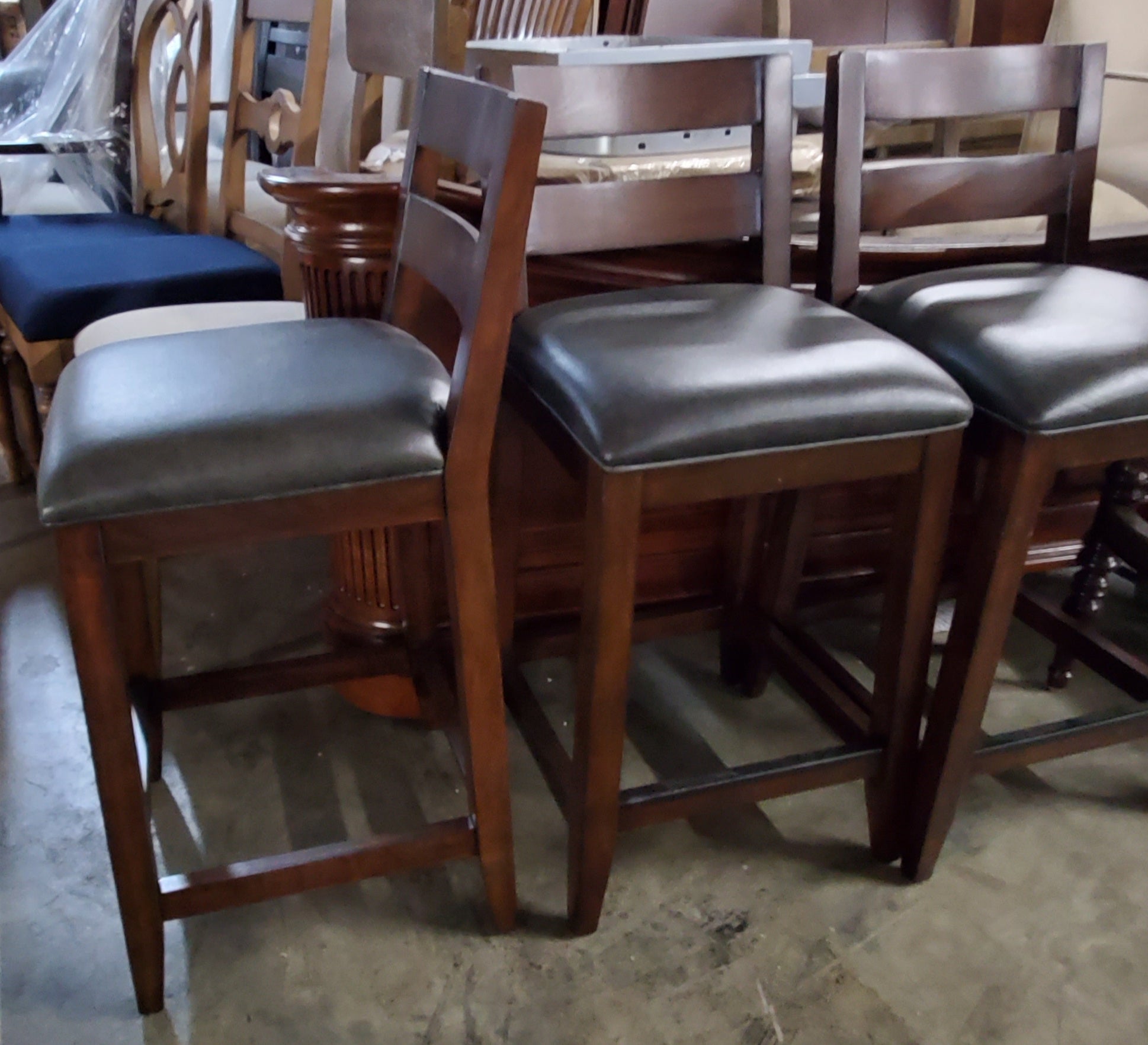 Thomasville Furniture Studio 1904 Low Ladder Back Leather Bar Stool Davisqualityfurniture