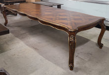 Load image into Gallery viewer, DREXEL HERITAGE FURNITURE BELLE MAISON CHERRY &amp; MAHOGANY DINING TABLE ~ 311-660