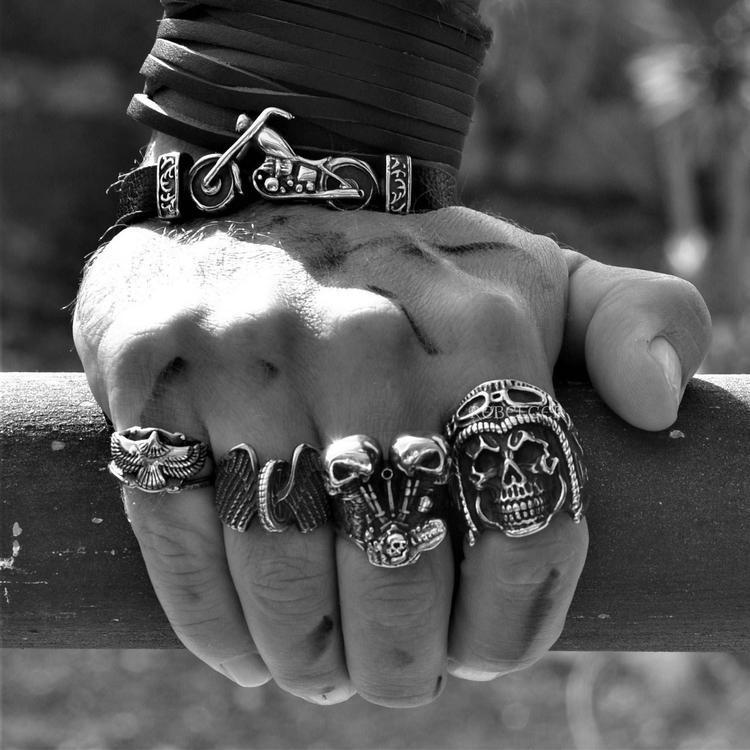 skull-engine-ring-rings-rebelger-badass-jewelry-3_1024x.jpg?v=1635062093