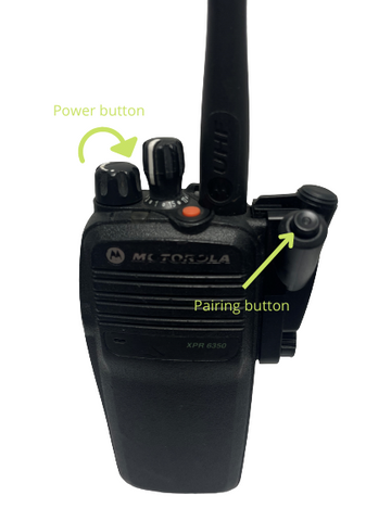 Imagen de radio que muestra el botón de emparejamiento y el botón de encendido